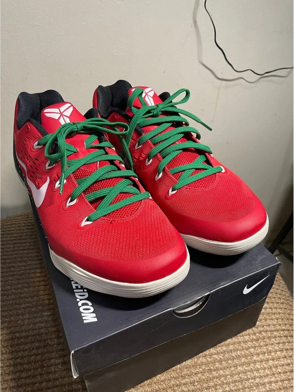 Nike ID  kobe 9 Bryant Christmas Preowned size 10.5